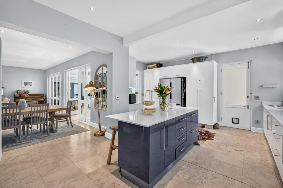 5 Bedroom Property for Sale in Claremont Upper Western Cape